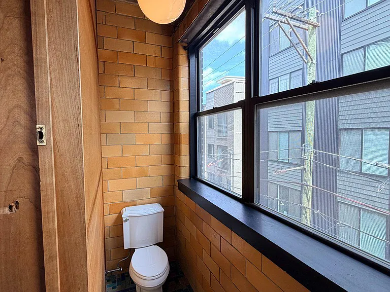 111 W Norris St — Photo 15