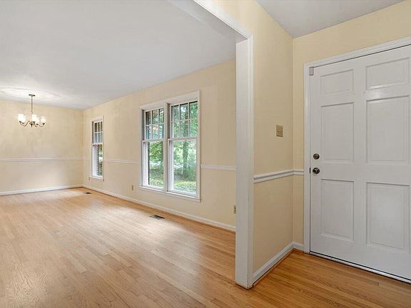 5th image of 948 Clarion Dr