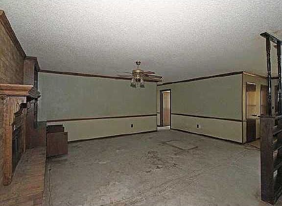 3rd image of 913 E Teresa Ave