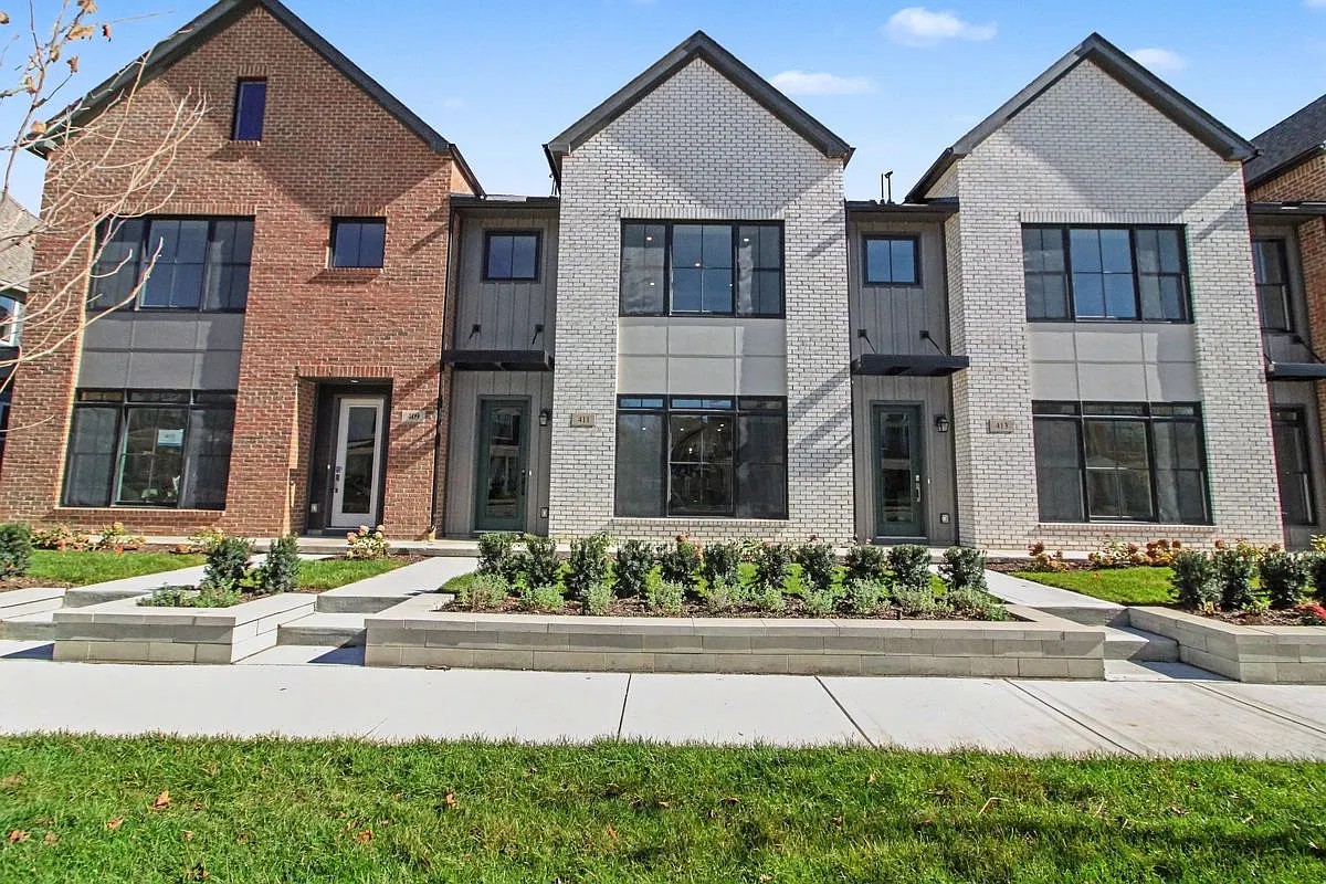 3 bed, 2.5 bath, 1709 sqft, $4,500 — Photo 1