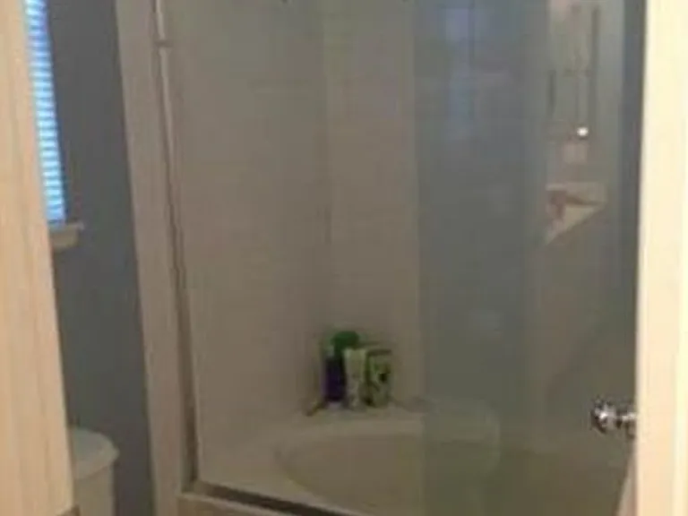 811 Kingsgate Dr — Photo 2