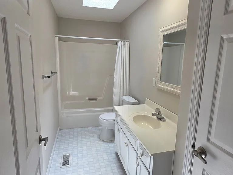 373 Lakeview Dr — Photo 9