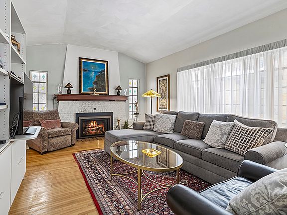 2nd image of 902 Sherwood Pl