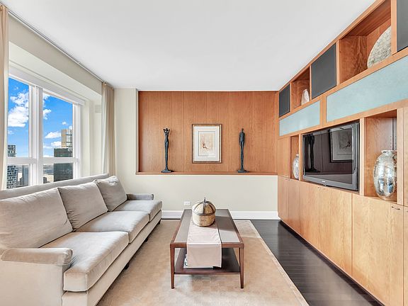 2nd image of 146 W 57th St #75D