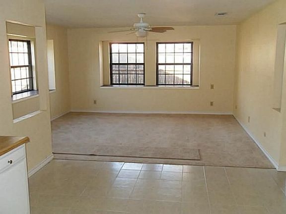 3rd image of 1305 Marydale Dr