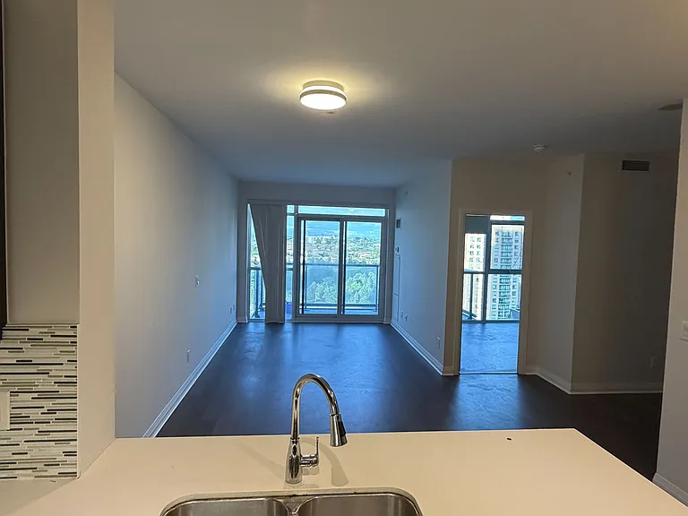 55 Oneida Cres #1101 — Photo 4