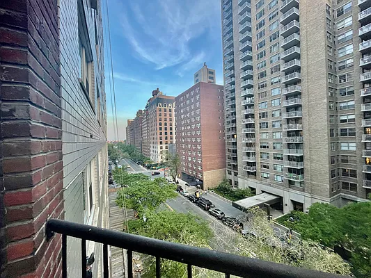 Rented by Compass | media 18