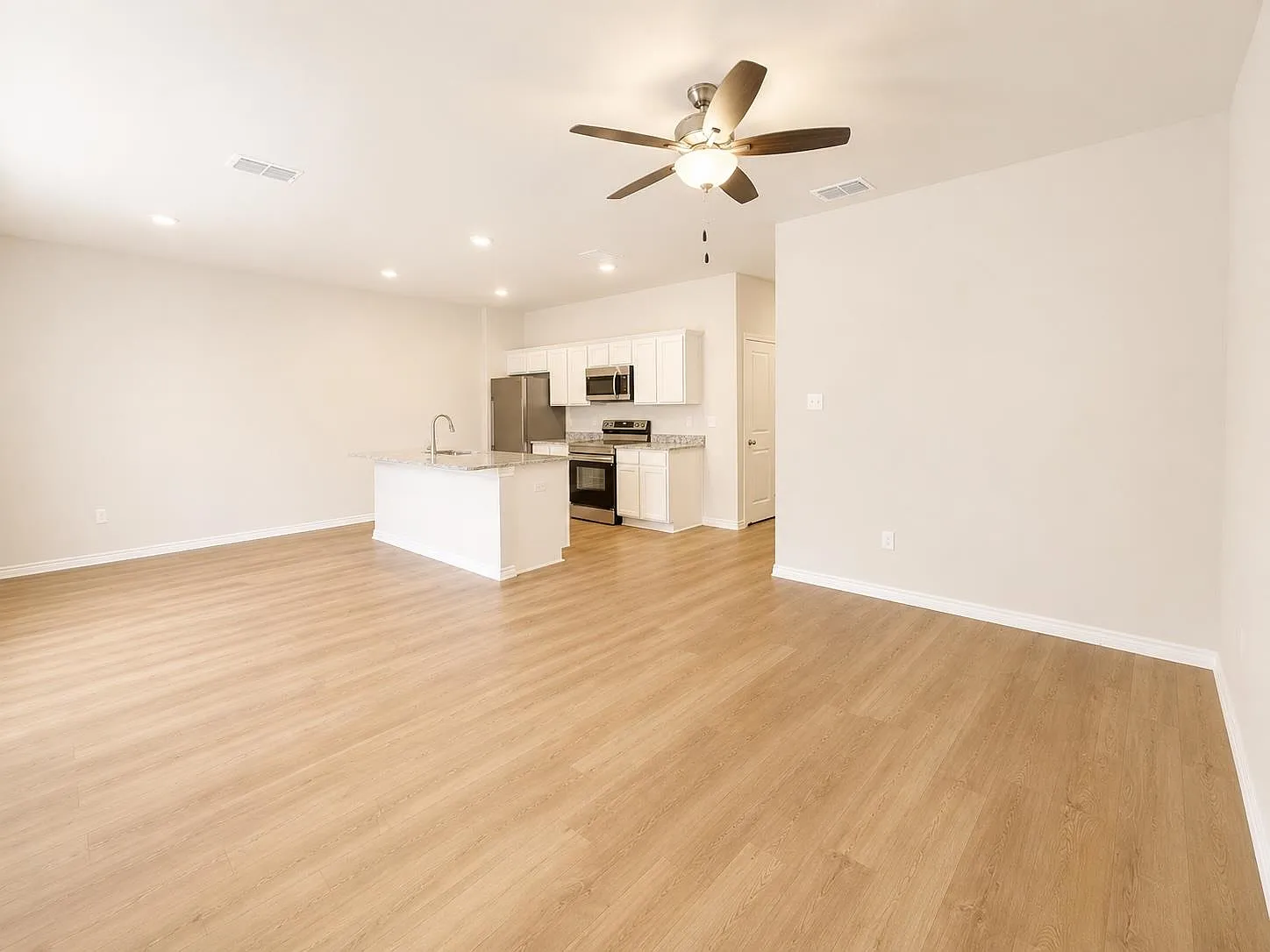3 bed, 2.0 bath, 1234 sqft, $2,200 — Photo 4
