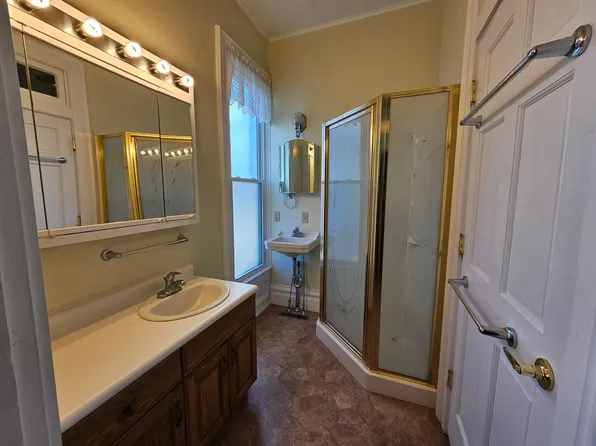 624 E 2nd St #1/2, Washington, IA 52353