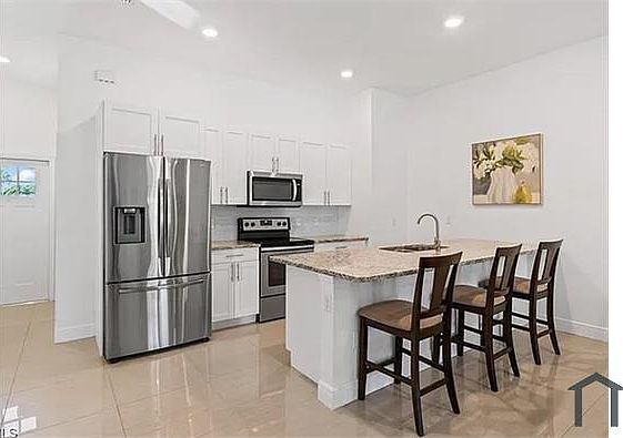 5th image of 4515 SE 9th Ave