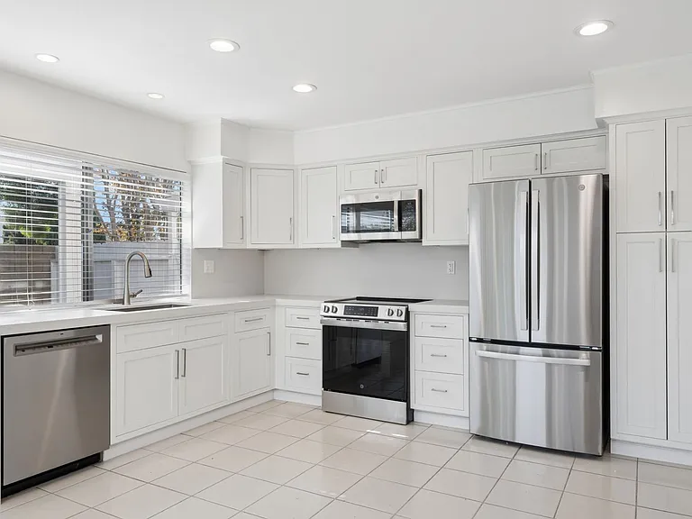 8822 Bellshire Dr — Photo 3