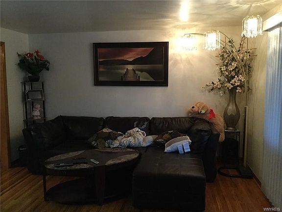 3rd image of 90 Iroquois Ave