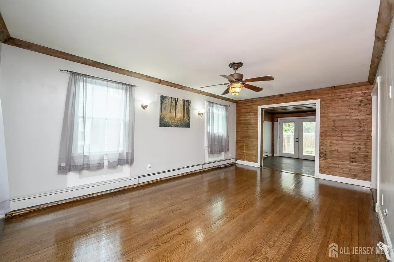 3 bed, 1400 sqft, $3,500 — Photo 3