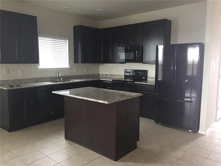 10205 Pyrite Dr — Photo 2