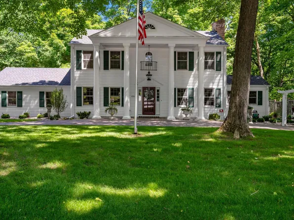 1330 Urbandale Ln N, Plymouth, MN 55447