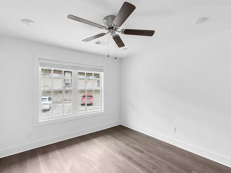 Clairview Apartments — Photo 20