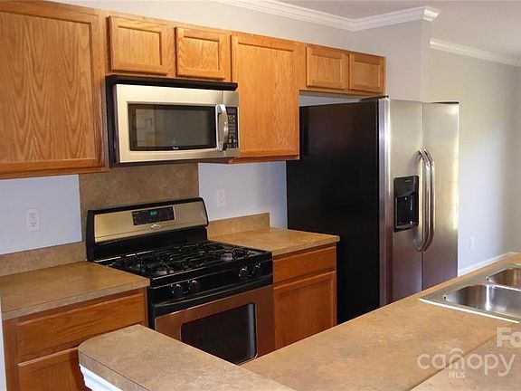 2nd image of 2007 Wexford Way #186