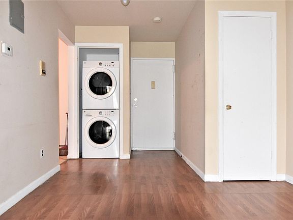 3rd image of 22075 67th Ave Floor 1