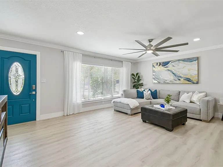 3922 Fontainebleau Dr — Photo 10