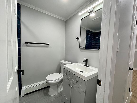 5th image of 730 Main St APT C4