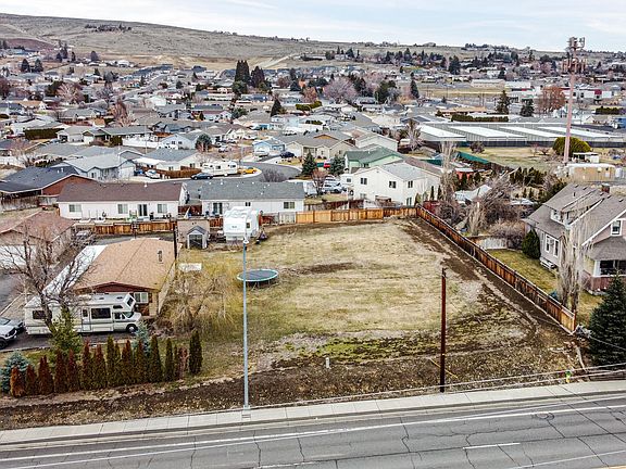 3rd image of 8903 Tieton Dr