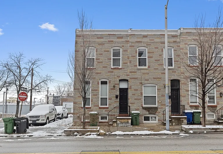 209 N Patterson Park Ave — Photo 1