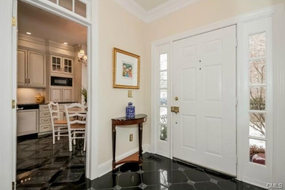 2nd image of 520 Main St APT 1