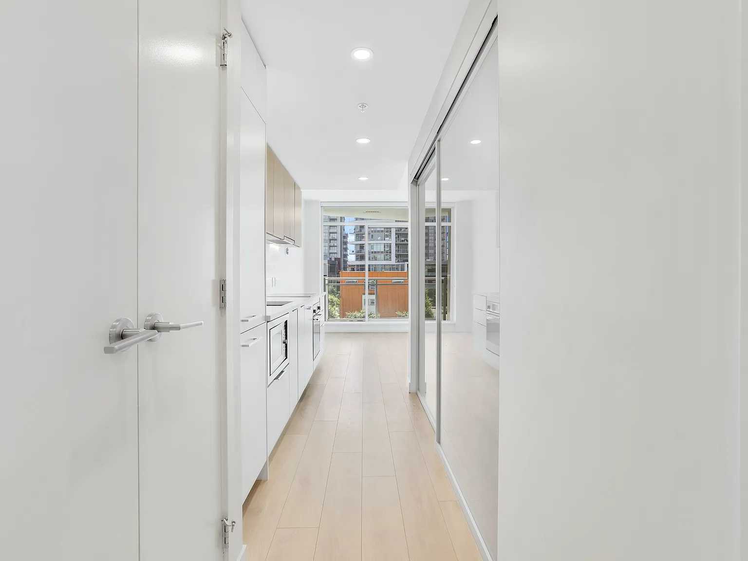 1 bed, 559 sqft, $1,800 — Photo 2