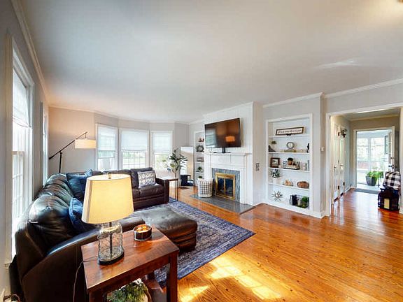 5th image of 246 S Gladstone Ave