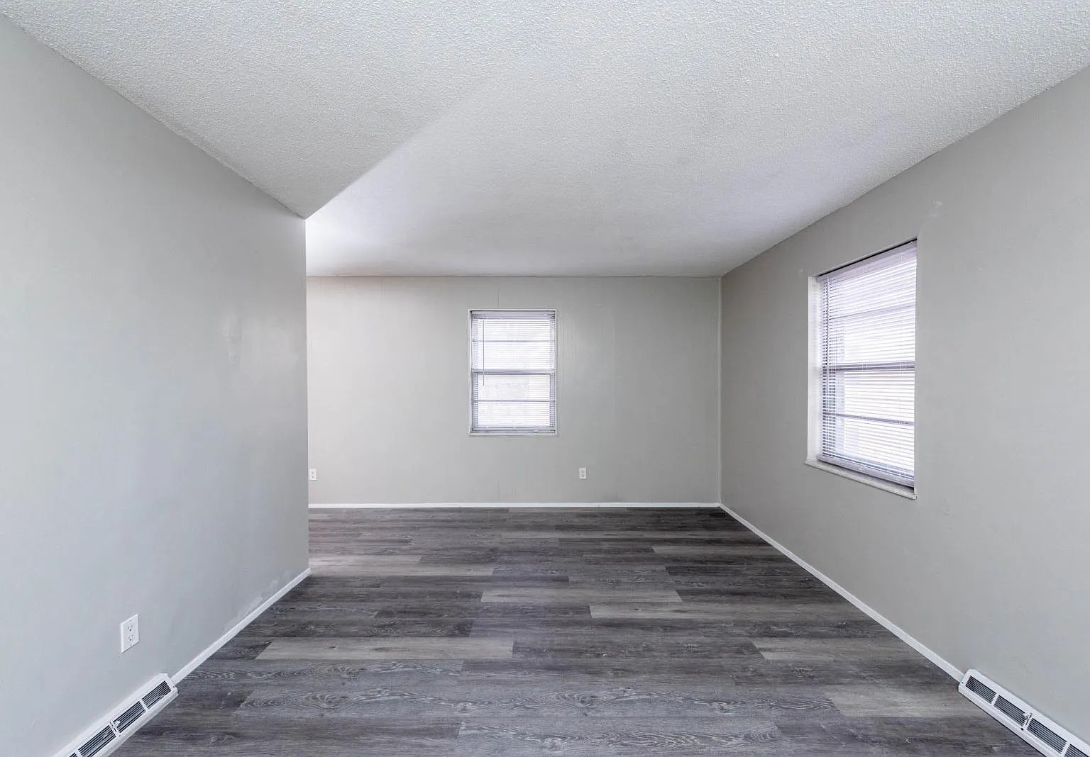 2 bed, $895 — Photo 2