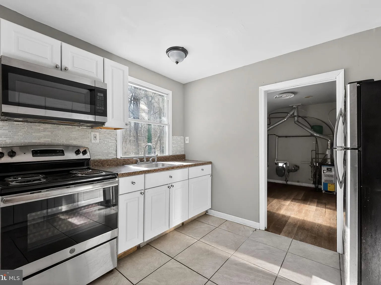 4 bed, 2.5 bath, 1797 sqft, $2,890 — Photo 3