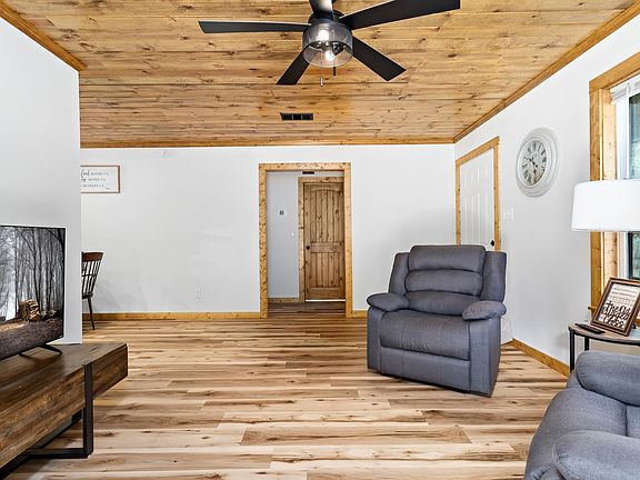 8th image of 4477 Randall Rd
