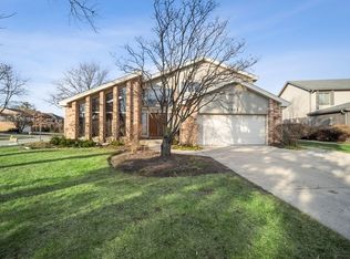 3508 Vantage Ln, Glenview, IL 60026