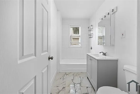 34 Norton St #2