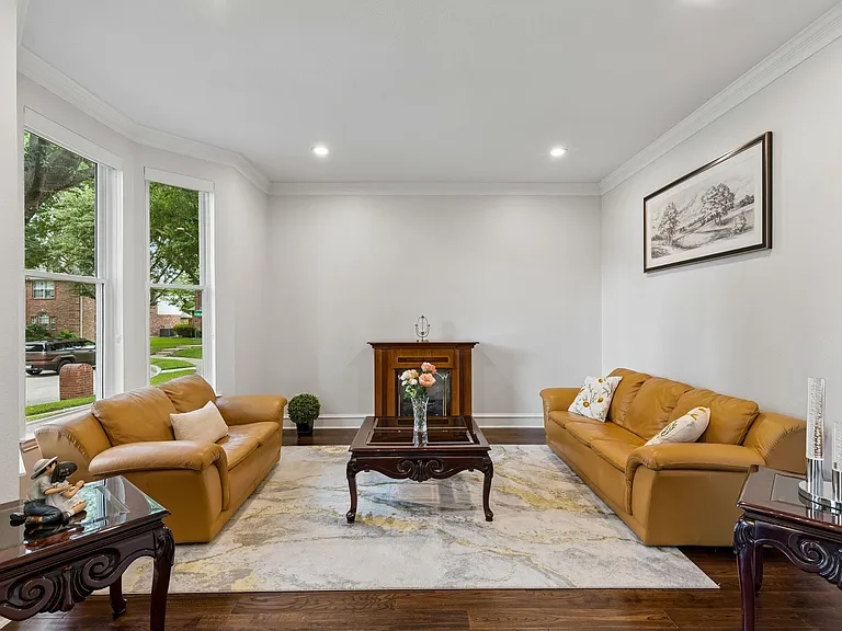 3605 Whitehaven Dr — Photo 3
