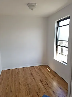 Rented by MCR Realty | media 21