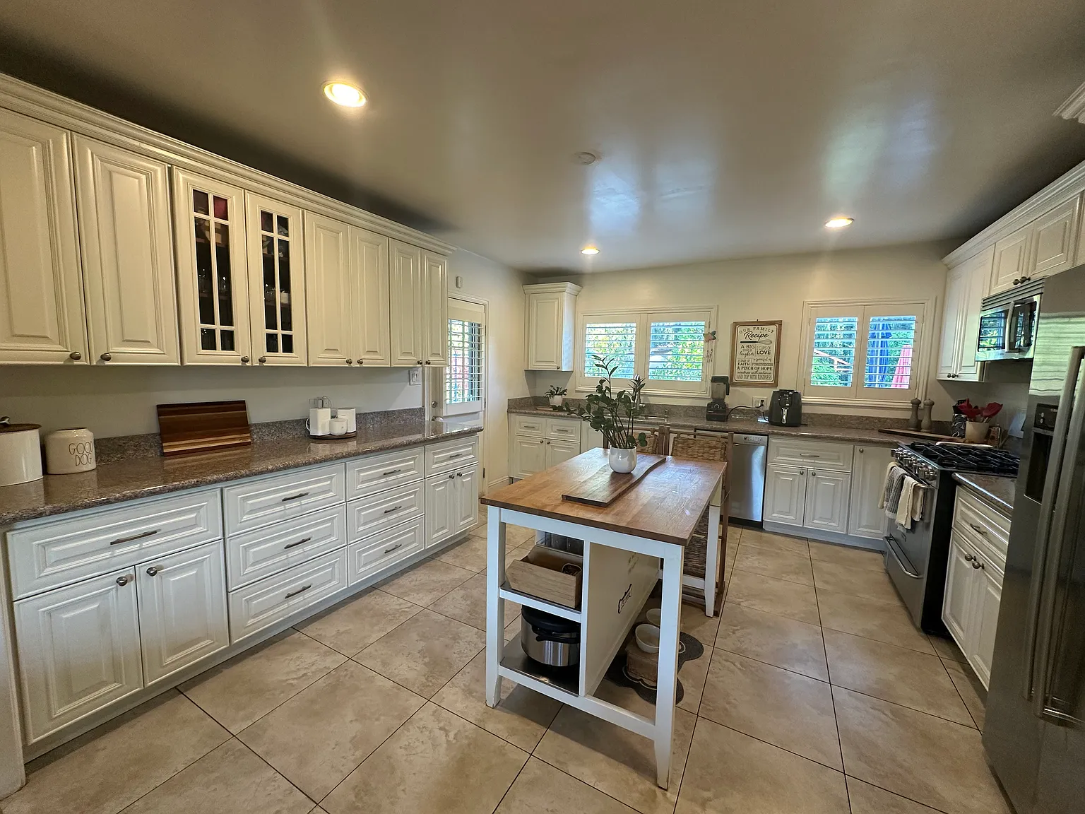 3 bed, 1811 sqft, $5,988 — Photo 4