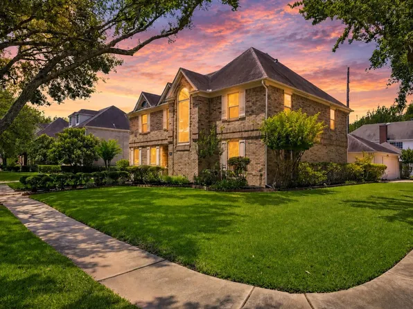 906 Venice St, Sugar Land, TX 77478