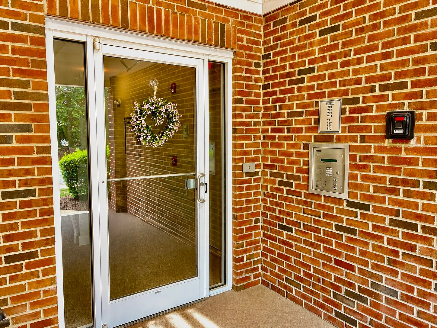 1 bed, 1.5 bath, 800 sqft, $1,395 — Photo 2