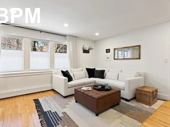 9 Hammond Pond Pkwy APT 2, Newton, MA 02467