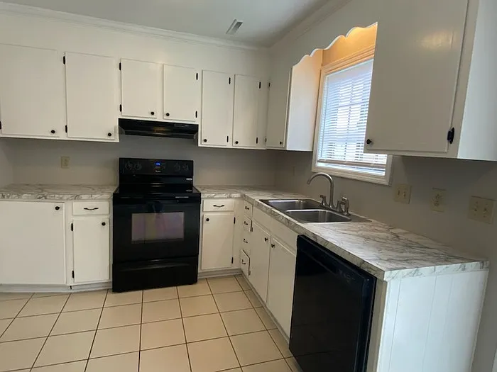 1110 Arbor Dr #1 — Photo 3
