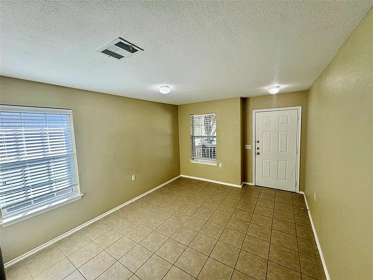 7812 Duber Ln — Photo 4