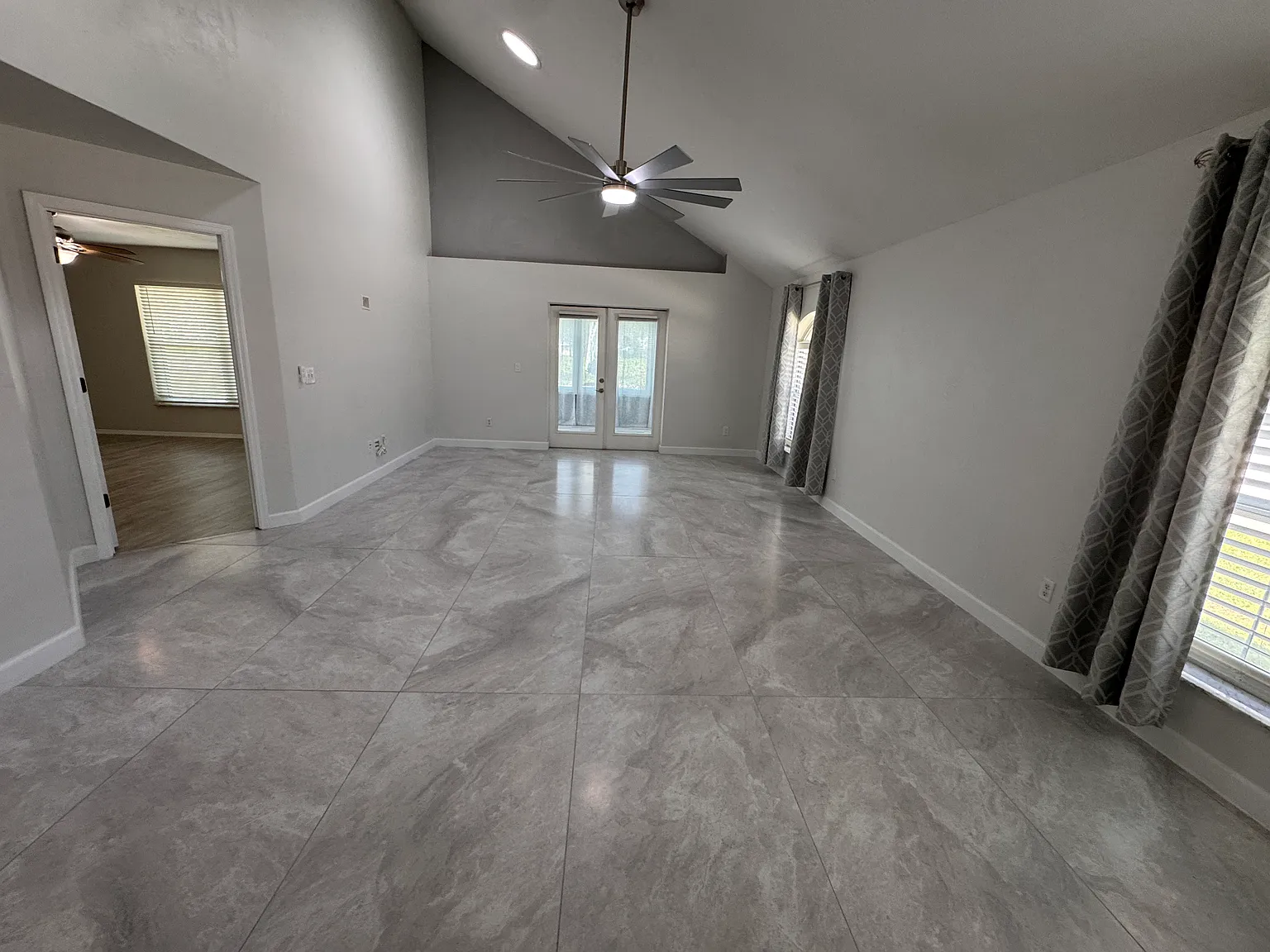 3 bed, 2081 sqft, $2,500 — Photo 3