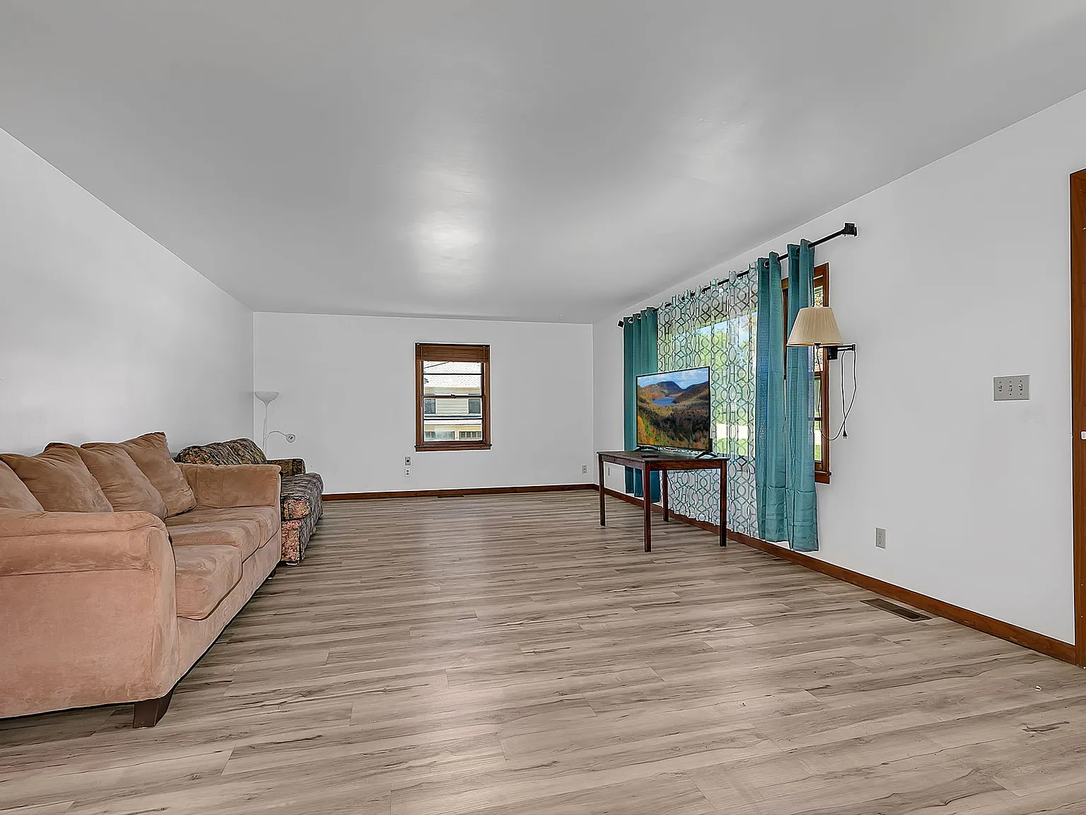 3 bed, 1.5 bath, 1440 sqft, $1,750 — Photo 3