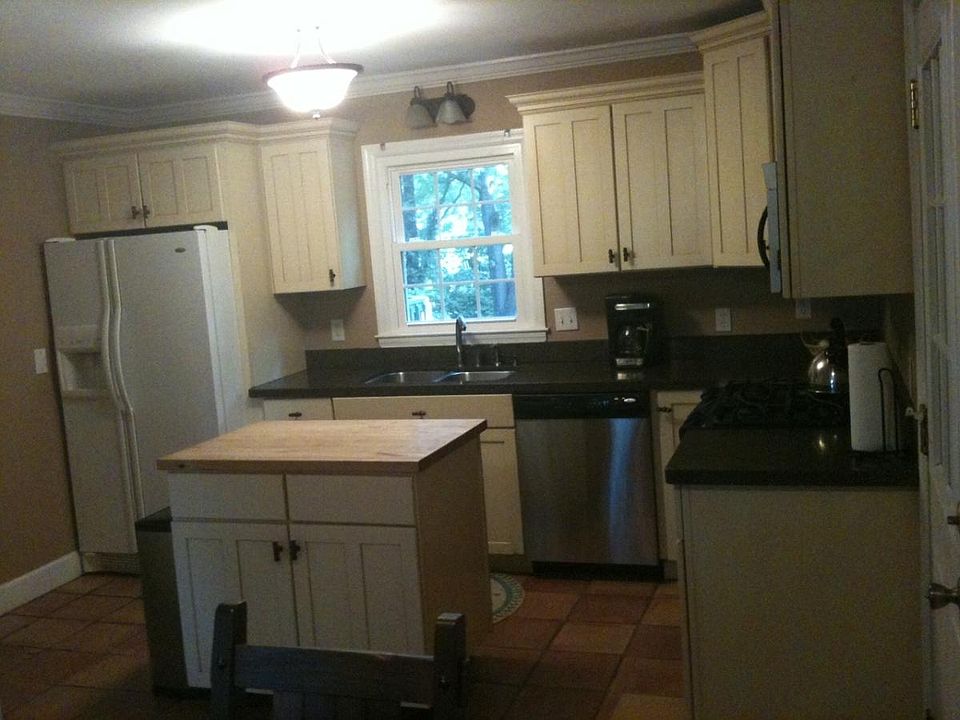 2nd image of 290 Stonebridge Trl