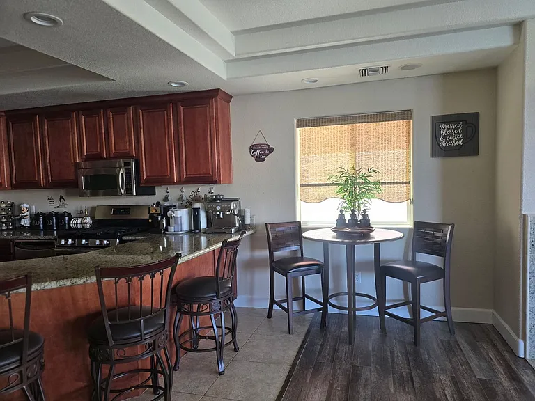 211 Moser Ave #R6 — Photo 28