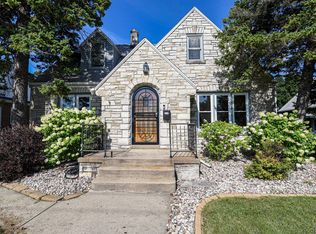 3375 S 43rd St, Greenfield, WI 53219