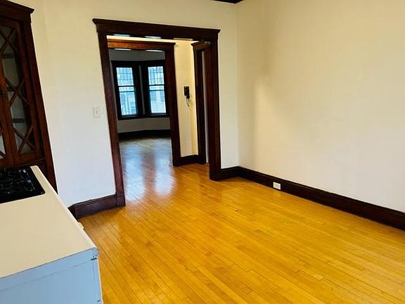 4th image of 2 Clinton St #Fr