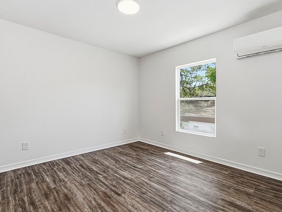 2nd image of 377 Tuttle Ave #B