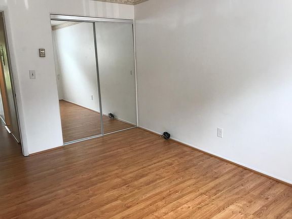 5th image of 7345 Woodview St